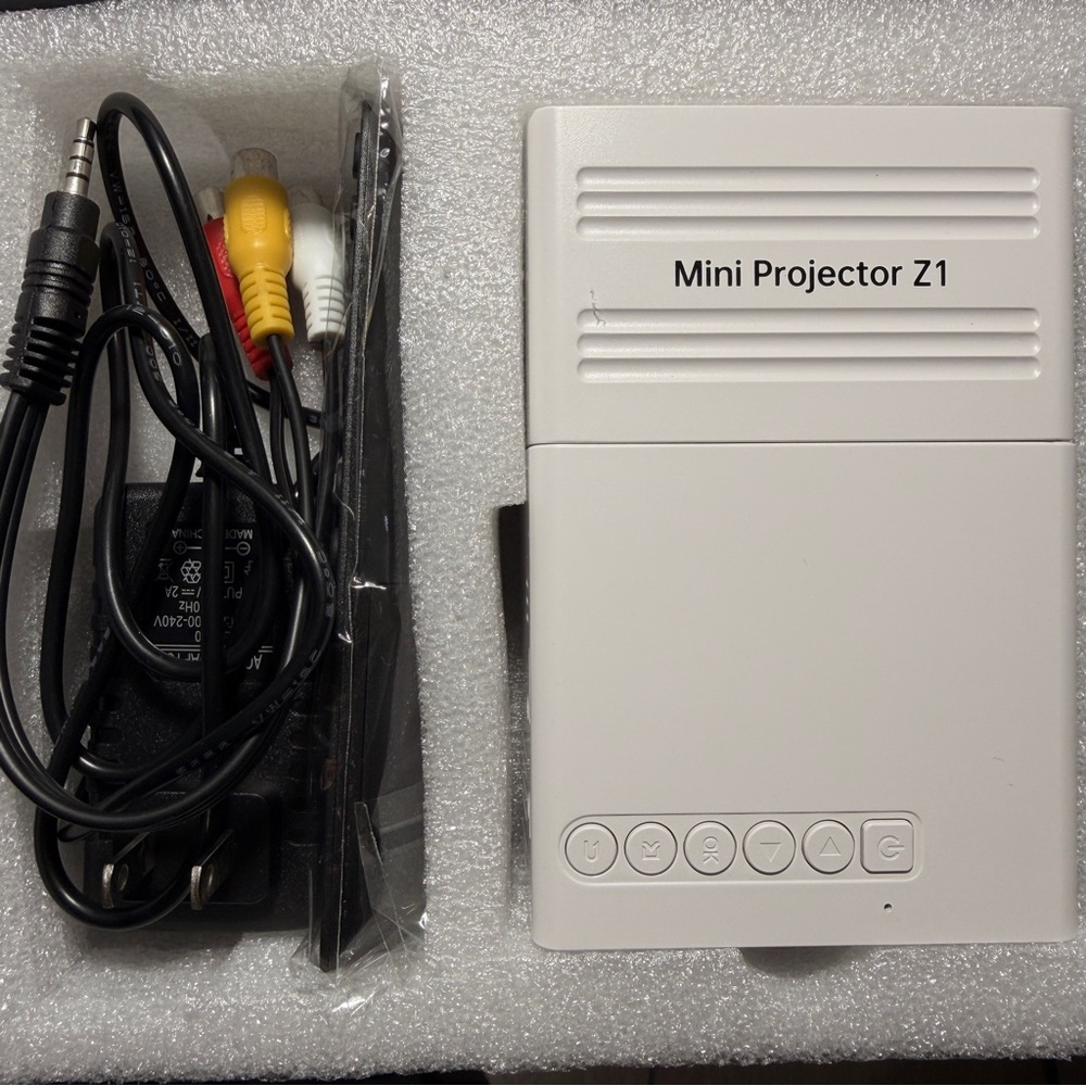 Mini Projector Z1 with Cables